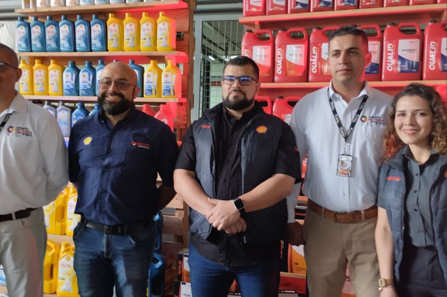 Rompiendo mitos y aclarando dudas “Disbattery Lubricantes realizó taller de lubricación básica
