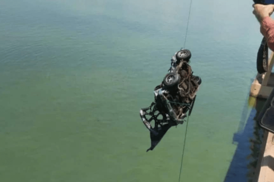 Tras gran labor de búsqueda y rescate fue sacado el vehículo que cayó en el Lago de Maracaibo