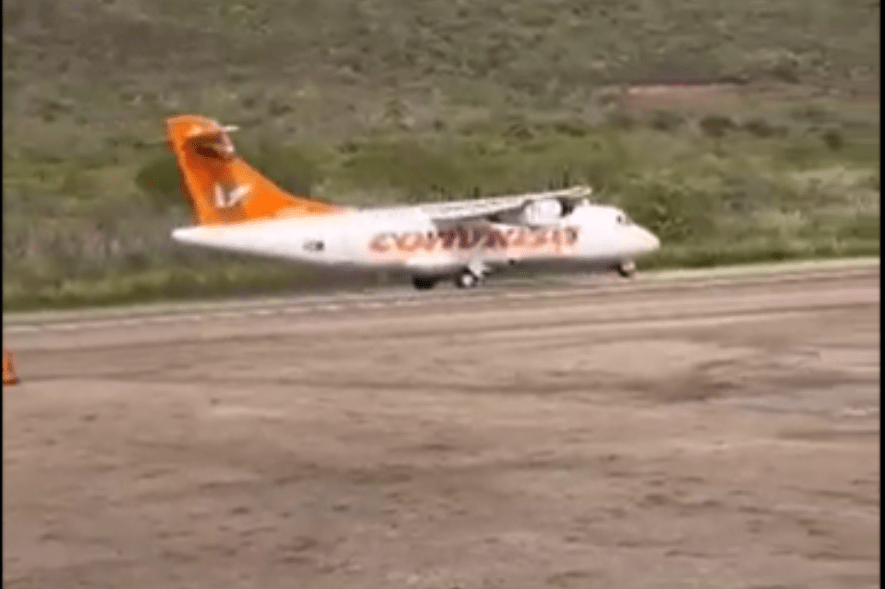 Aterrizó primera aeronave en el Aeropuerto de San Antonio