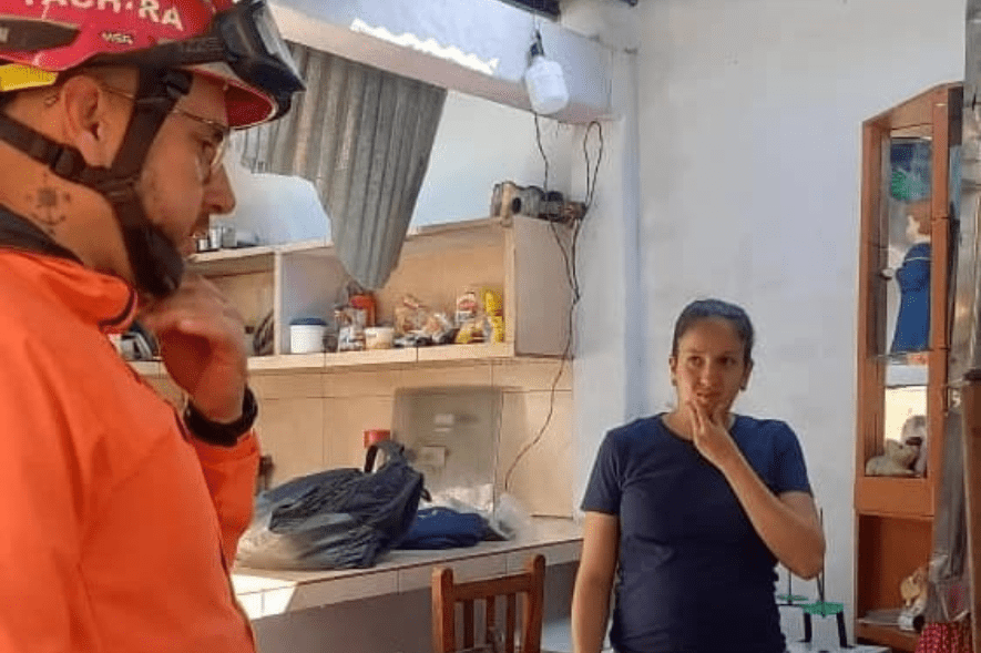 Cuatro viviendas afectadas y una lesionada por la rotura de la tubería en Las Adjuntas⁣⁣