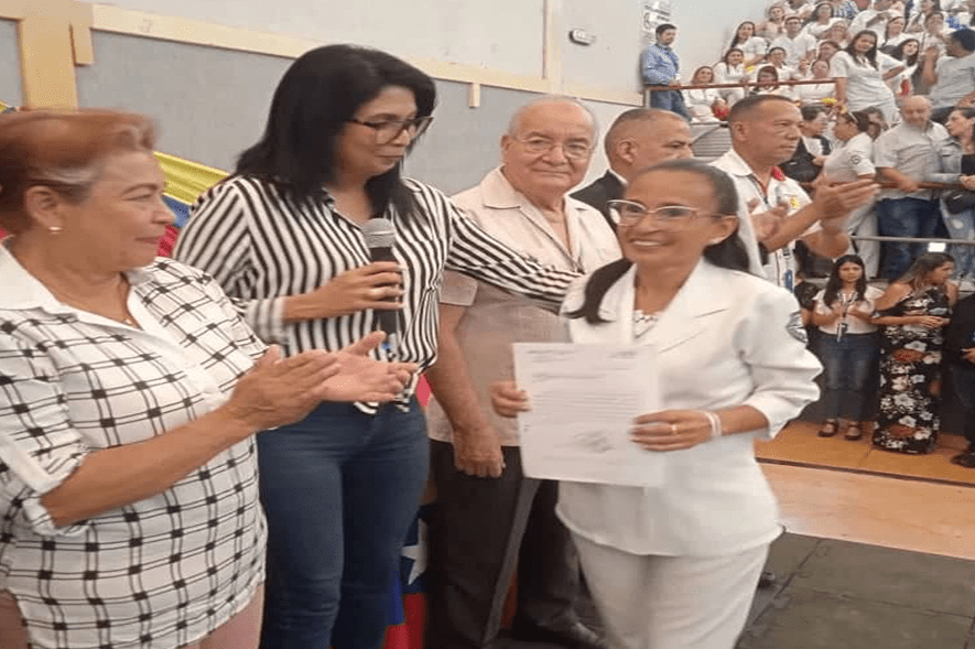 Mil 500 trabajadores de salud recibieron sus ascensos