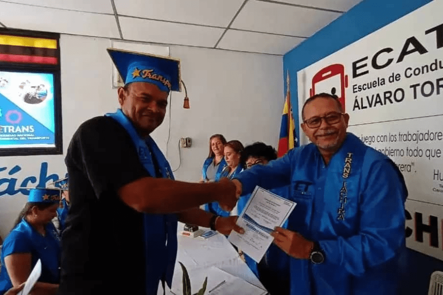 Son más de 300 egresados de la Escuela de Transporte