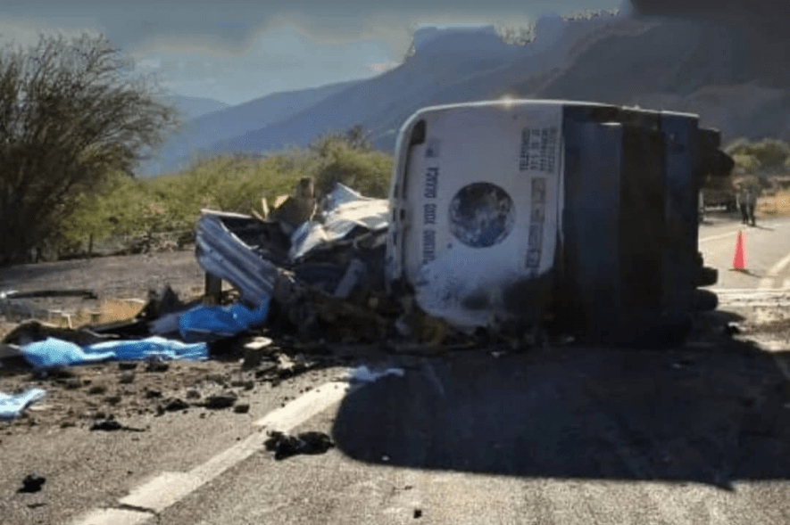 17 migrantes fallecieron en accidente vial en Oaxaca