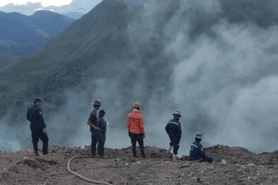 Aún hay fuego en el vertedero