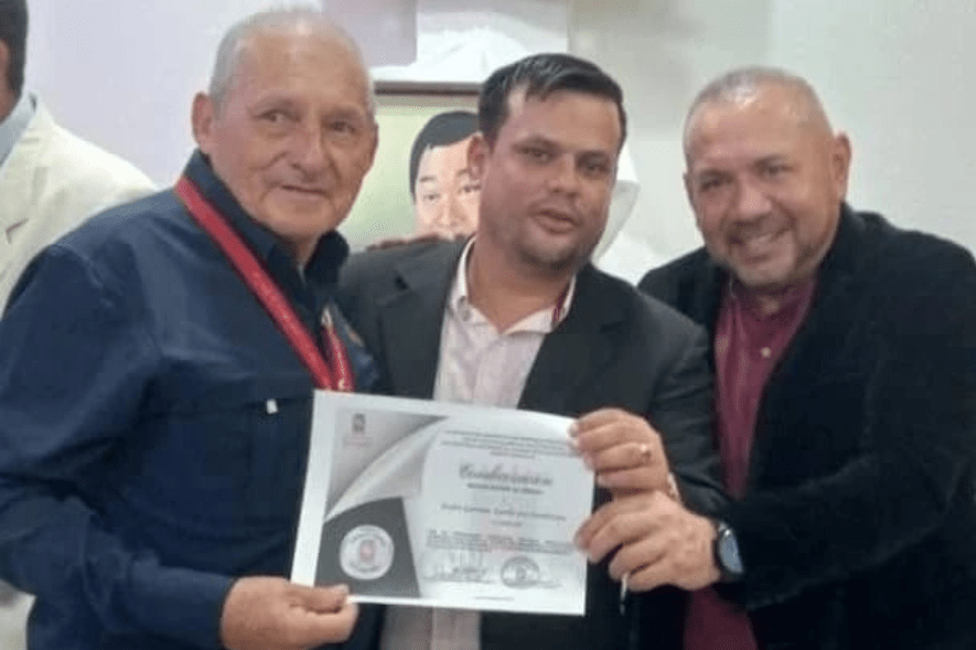 Concejo Municipal y la Alcaldía de San Cristobal otorgan reconocimiento a funcionarios