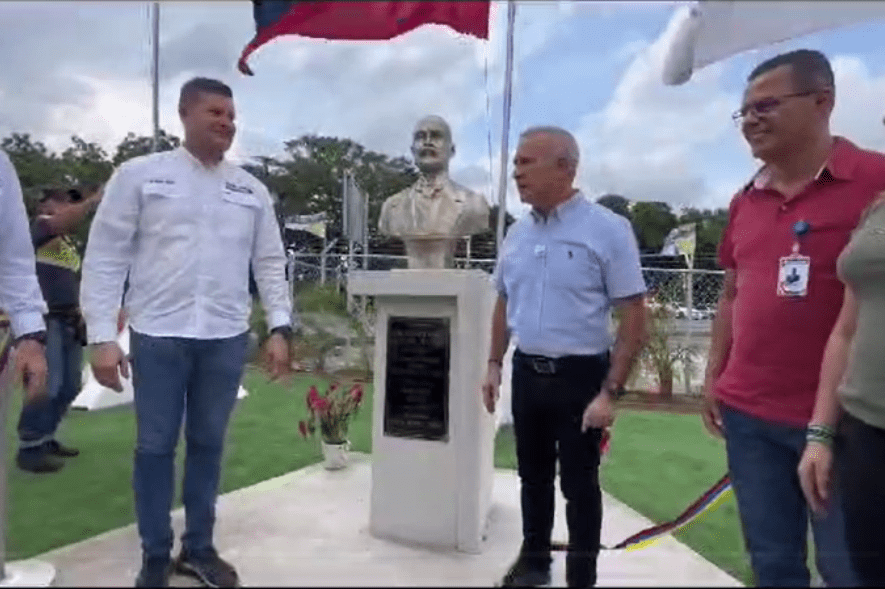 Gobernador Freddy Bernal cambió el nombre del Aeropuerto Internacional de San Antonio del Táchira