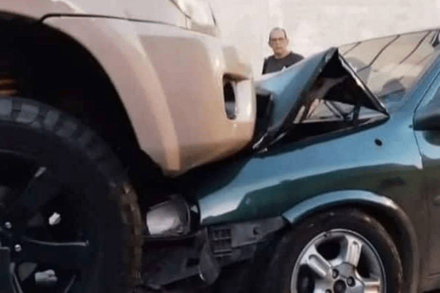 Mujer presentó traumatismo cervical tras chocar con una camioneta