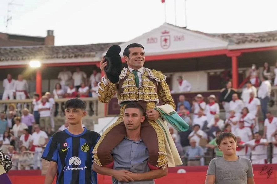 torero español Emilio justo