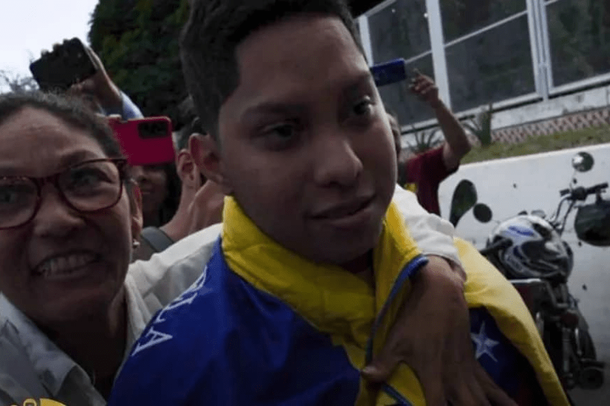 Excarcelado estudiante John Álvarez bajo medida cautelar⁣