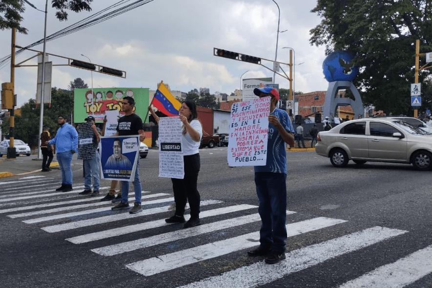 Gremios, sindicatos y partidos de oposición en Táchira se congregaron en la Plaza Daniel Tinoco para conmemorar el #23Ene