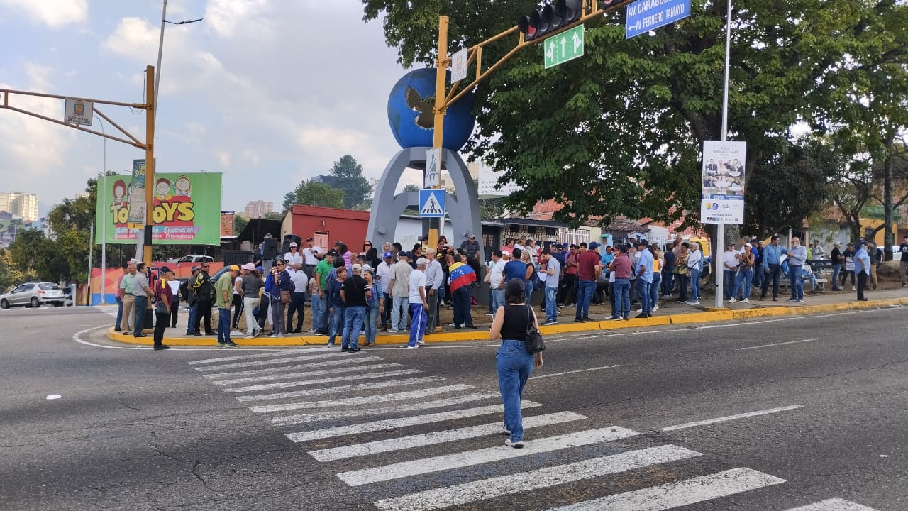 Gremios, sindicatos y partidos de oposición en Táchira se congregaron en la Plaza Daniel Tinoco para conmemorar el #23Ene