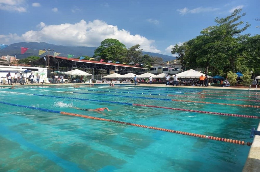 La Natación: ¡Un Chapuzón de Beneficios para la Salud de tus Hijos! 