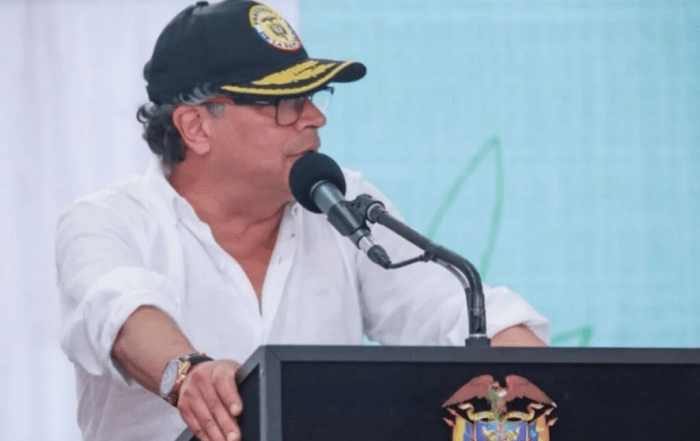 Petro pide elecciones libres para Venezuela