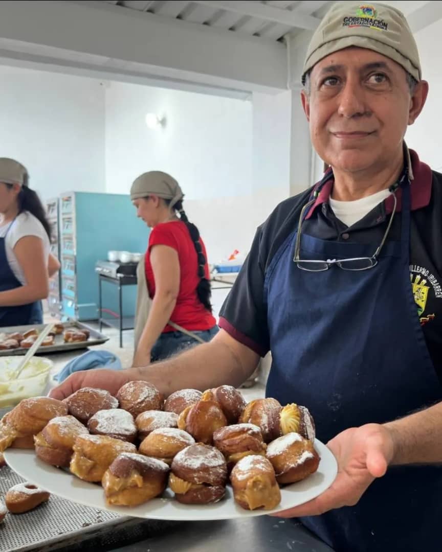 Fundación de la Familia Tachirense auspició Taller de repostería con en el Instituto Internacional Gourmet Food