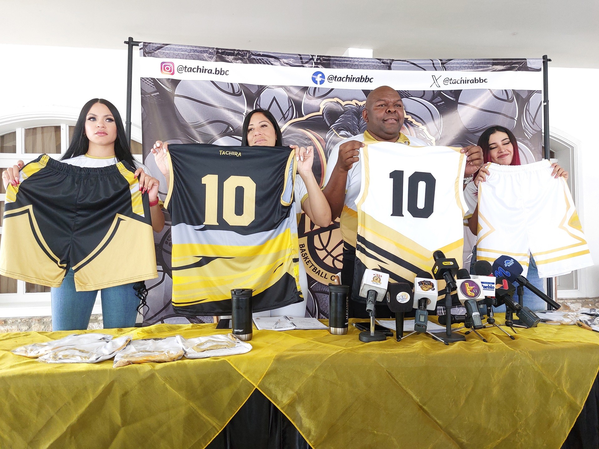 presentación uniforme del equipo Frontinos del Táchira