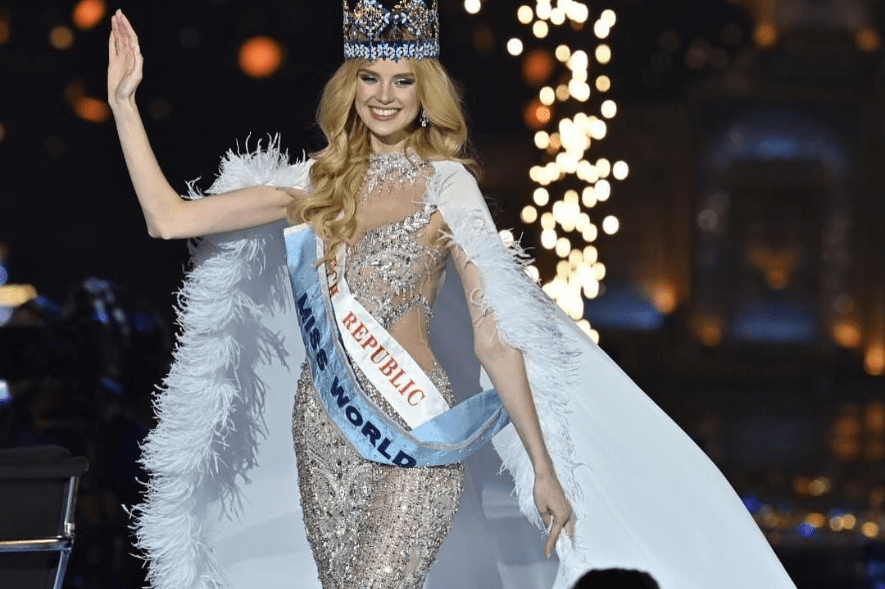 La joven Krystyna Pyszková es Miss Mundo