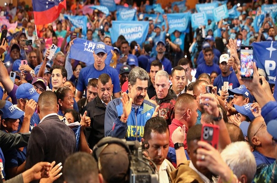 Nicolas maduro con el gran polo patriotico
