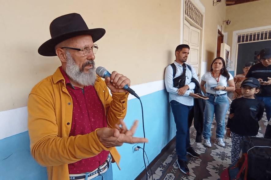 Exposición"Personajes del ayer y hoy y de siempre" del artista gritense Gerardo Duque