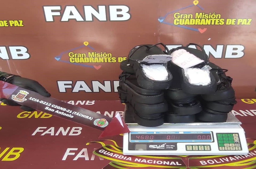 Sandalias con cocaina