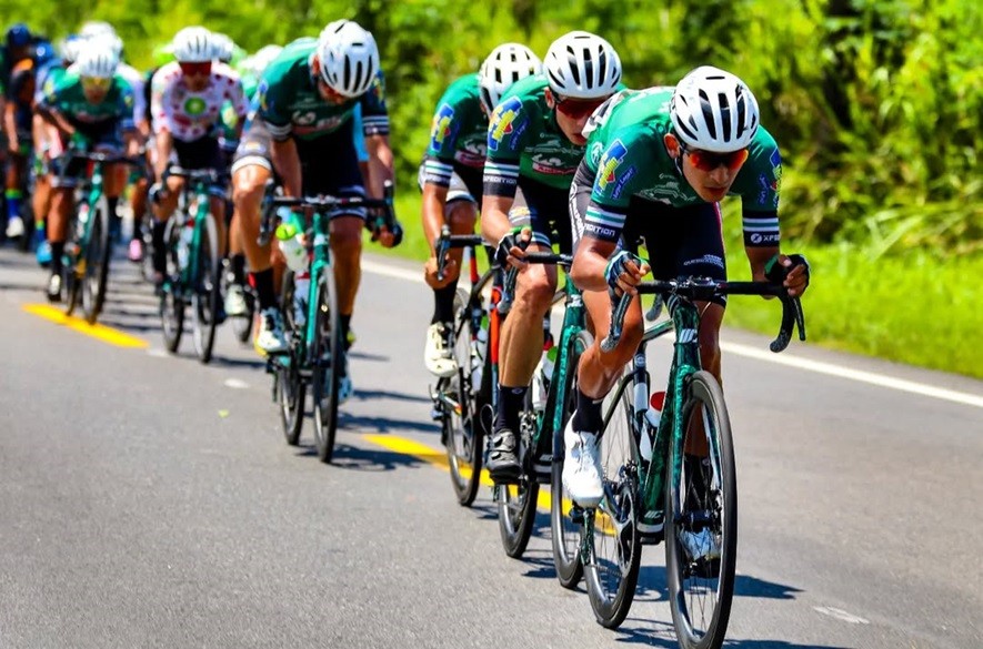 Equipo de ciclismo Orgullo Paisa Colombia en vuelta al táchira