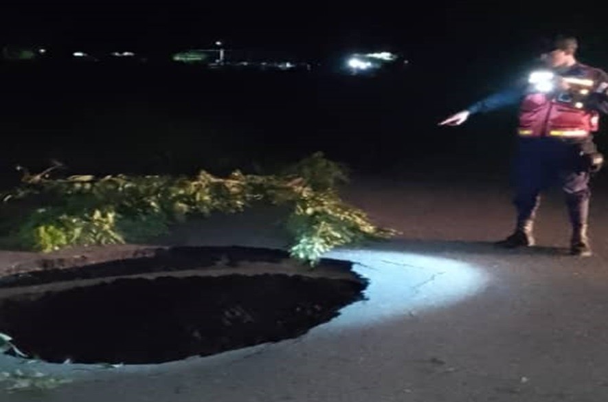 Hueco en la autopista colon la Fria Táchira