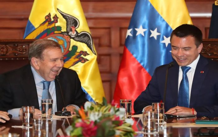 Edmundo Gónzales en Ecuador