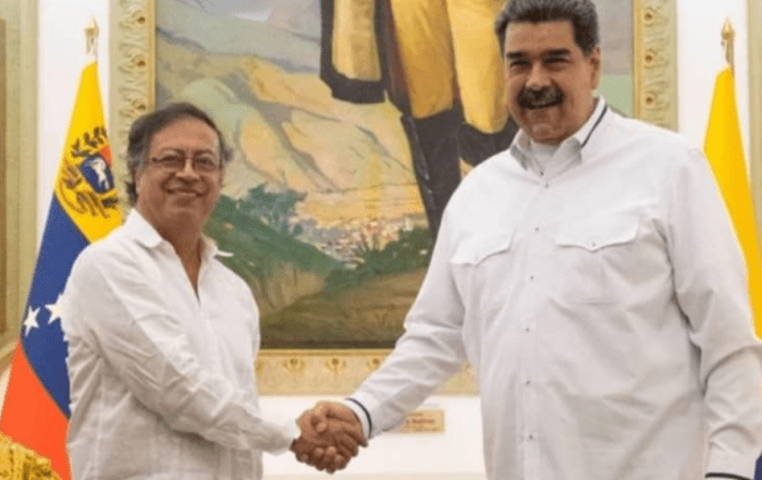 Gustavo Petro: Colombia restablece el servicio aéreo con Venezuela