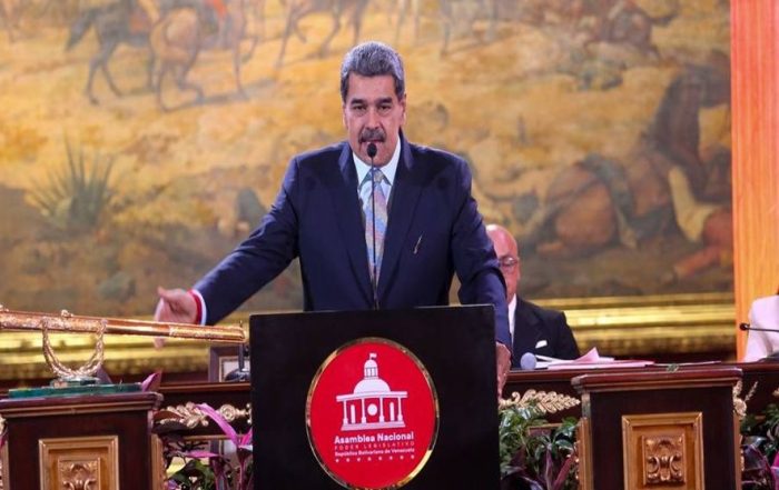 Nicolas Maduro propone cambiar la constitución