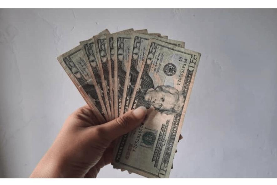 El bolívar se devaluó un 10% frente al dólar en enero