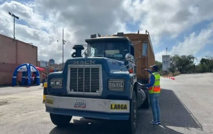 Paralizado el intercambio comercial con Colombia por daños en las vías