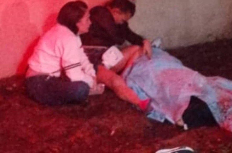 Motorizado muere al estrellarse contra un arbol