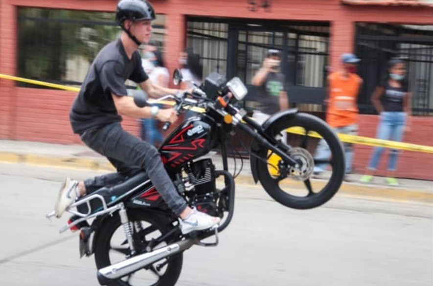 Serán detenidos quienes realicen motopiruetas en vías públicas