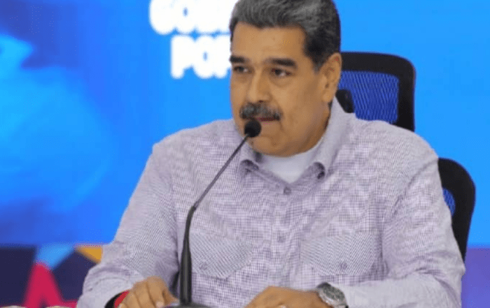 Maduro firma decreto que suspende los tributos municipales por un año