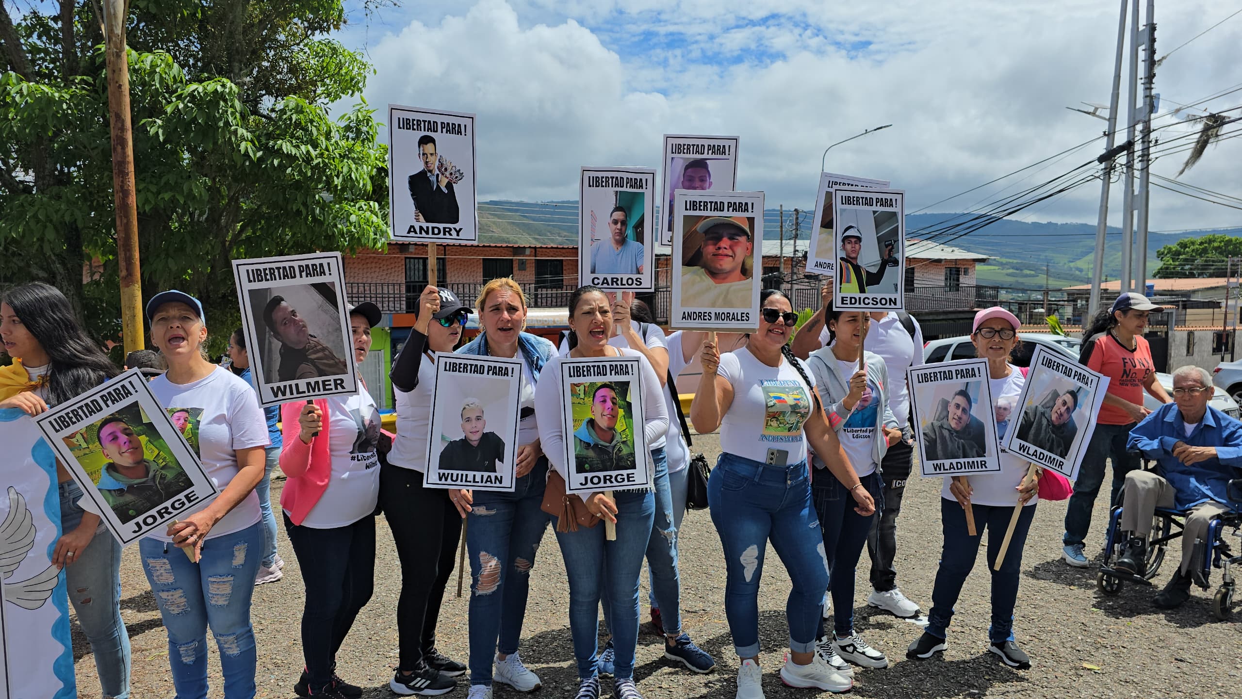Capacho Marcharon familiares de detenidos en El Salvador