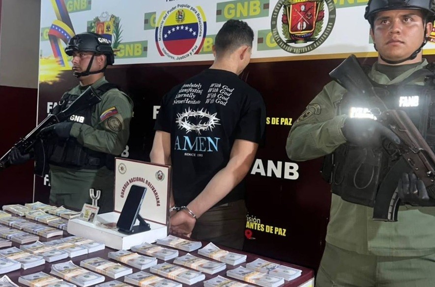 Lo detuvieron con 342 mil dólares falsosLo detuvieron con 342 mil dólares falsos