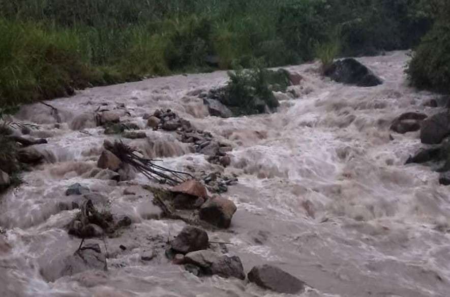 Rio Bobo cargado de sedimentos