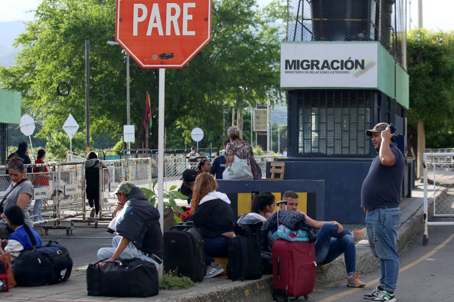 Venezolanos varados en La Parada tras cierre de la frontera