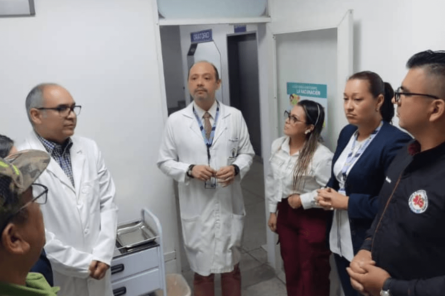 Abren puesto de vacunación en la Cruz Roja