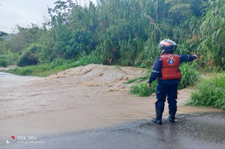 Aumentó el Caudal de la quebrada La Blanca en Las Lomas1