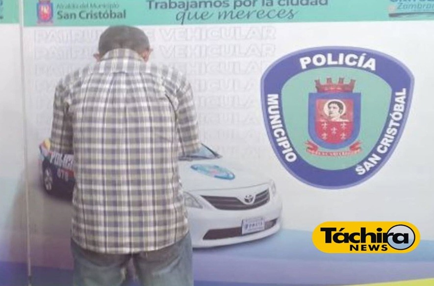 Capturan sujeto que se masturbaba delante de niños