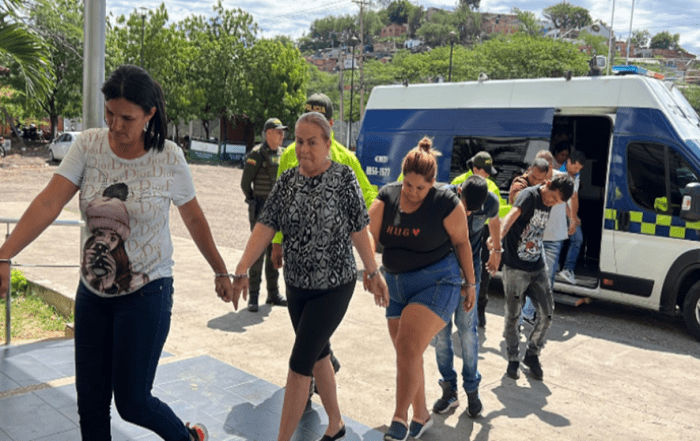 Detenida toda una familia por adulterar licores