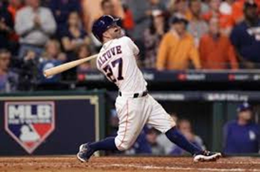 José Altuve llegó a 2,294 hits en su carrera