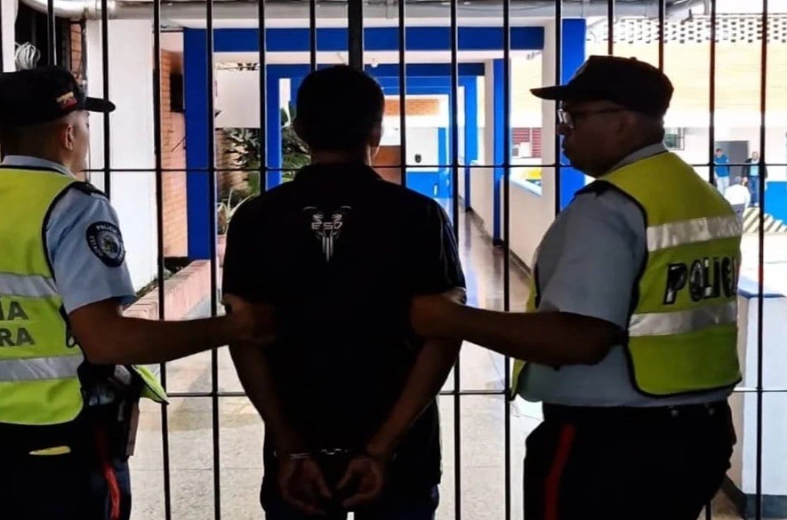 Preso violador de sus hijastras