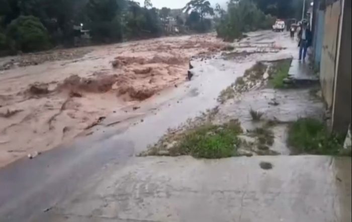 Sin paso a Santa Ana en el sector El Corozo
