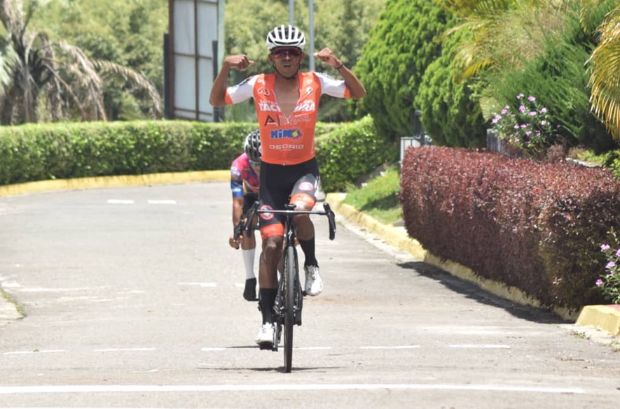 Anderson ​Paredes Líder del Giro Andino