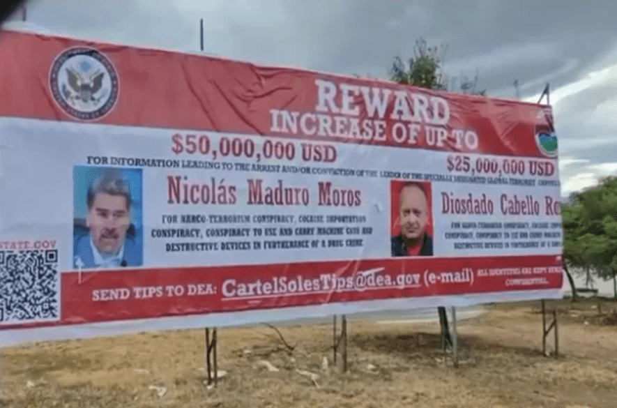 Bernal atribuye al "uribismo" la valla con recompensa por Maduro y Cabello en Cúcuta