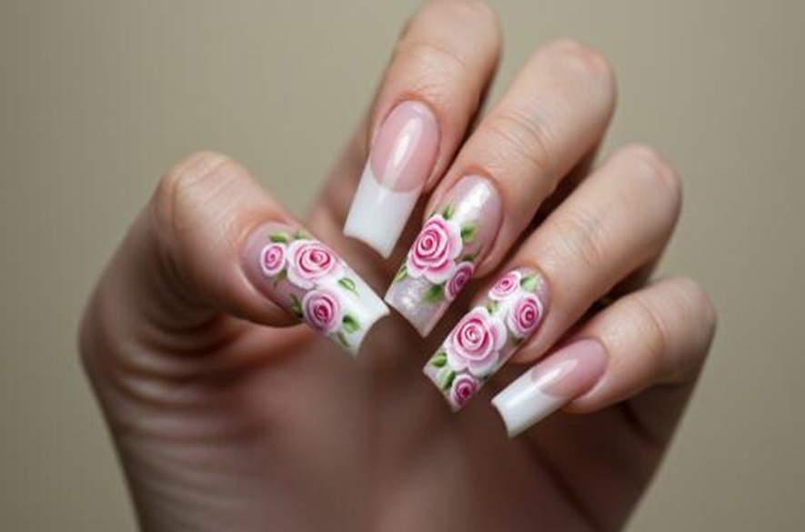 Prohíben sustancia usada en esmaltes y geles para uñas semipermanentes