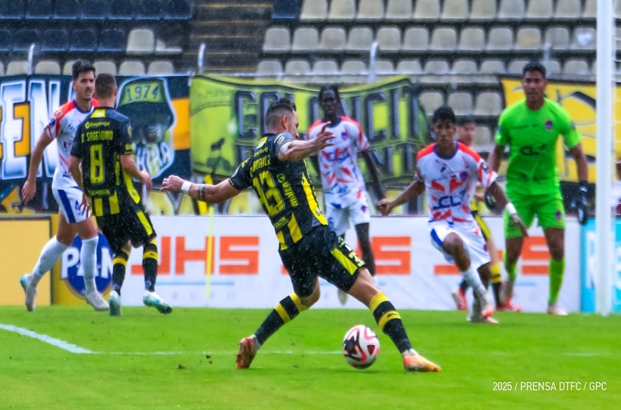 Deportivo Táchira juega en Pueblo Nuevo