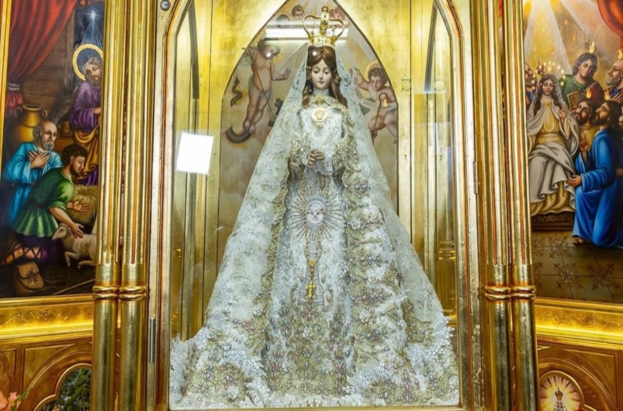 Descubre cómo es el Vestido de la Virgen del Valle