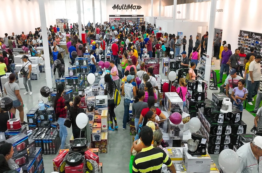 Miles de personas abarrotaron las tiendas de Multimax en su sexto aniversario